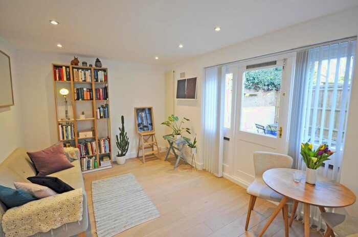 1 Bedroom Flat To Rent In Eton Lodge, Rosemary Lane, Mortlake, SW14