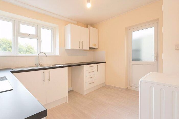 2 Bedroom Flat To Rent In Worcesters Avenue, Enfield, EN1