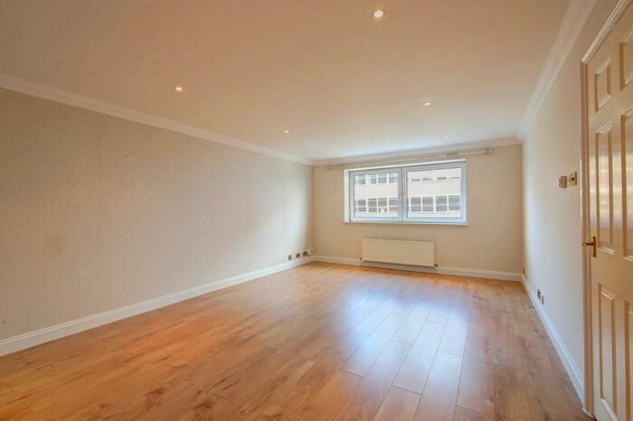 1 Bedroom Flat To Rent In The Broadway, London, SW19