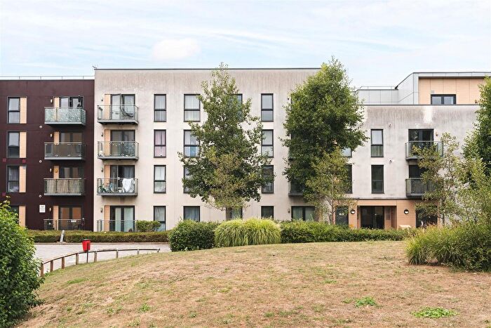 2 Bedroom Flat For Sale In Magnetic Crescent, Enfield, EN3