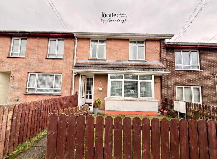 3 Bedroom Mid Terraced House For Sale In Ederowen Park, Derry, BT48