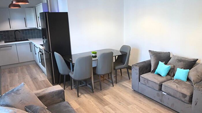 3 Bedroom Flat To Rent In Osborne Road, Jesmond, Newcastle Upon Tyne, NE2