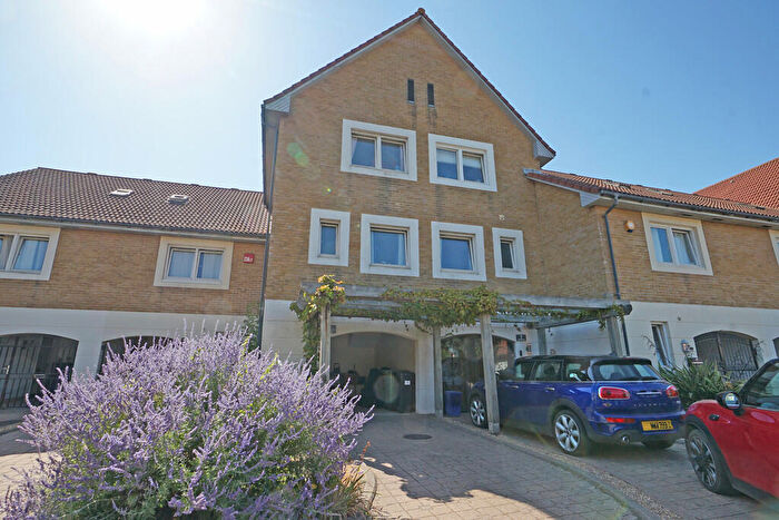 3 Bedroom Town House To Rent In Coverack Way, Port Solent, PO6