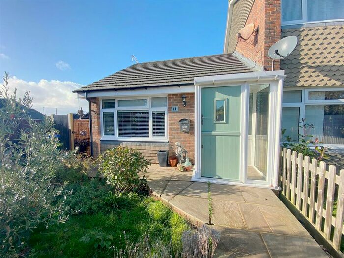 1 Bedroom Bungalow To Rent In Barn Close, Worthing, BN13
