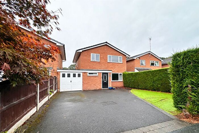 3 Bedroom Detached House For Sale In Holker Close, Poynton, SK12