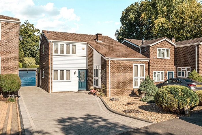 4 Bedroom Detached House For Sale In Lightwater, Surrey, GU18