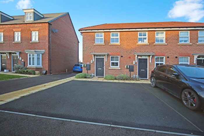 2 Bedroom End Of Terrace House For Sale In Woodhead Road, Warwick, CV34