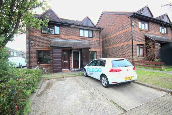 2 Bedroom House To Rent In Littlebrook Avenue, Burnham, SL2