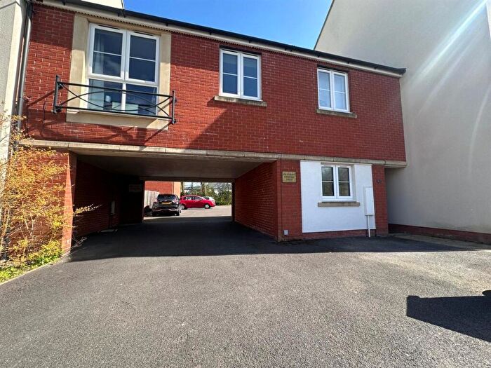 3 Bedroom Coach House To Rent In East Fields Road, Bristol, BS16