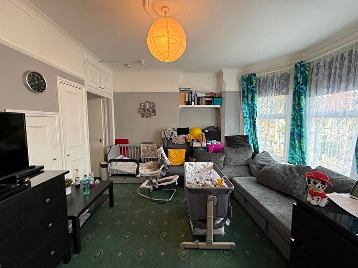 Studio To Rent In Sylvan Avenue, London, N22