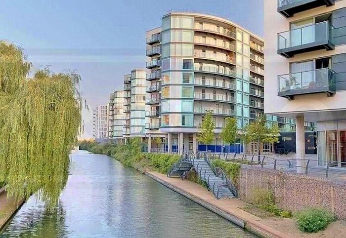 2 Bedroom Flat To Rent In Station Approach, Hayes, UB3