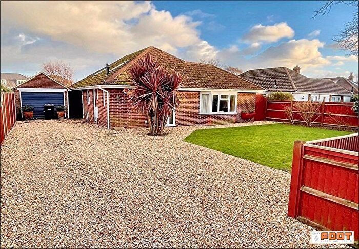 2 Bedroom Detached Bungalow For Sale In Staunton Avenue, Hayling Island, PO11