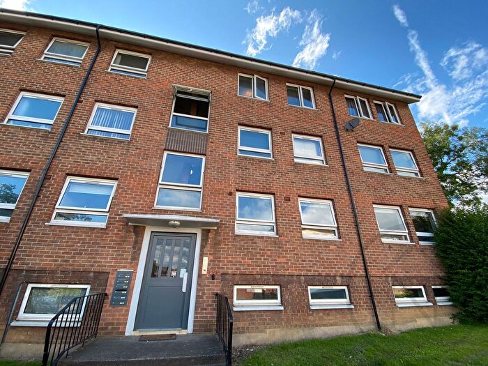 3 Bedroom Flat To Rent In Bede Crescent, Newton Aycliffe, DL5