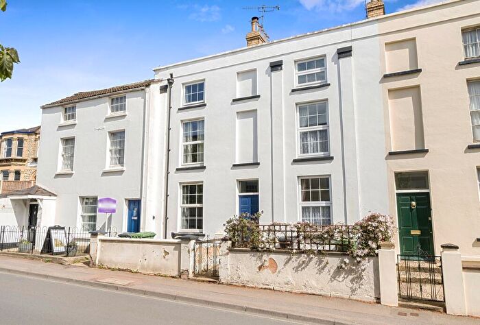 3 Bedroom Terraced House For Sale In London Road, Stroud, Gloucestershire, GL5