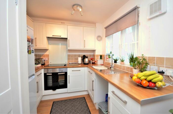 Studio To Rent In St. Peters Gardens, Wrecclesham, Farnham GU10