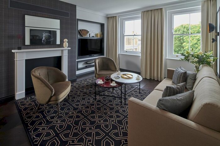 2 Bedroom Flat To Rent In Lexham Gardens, London, W8