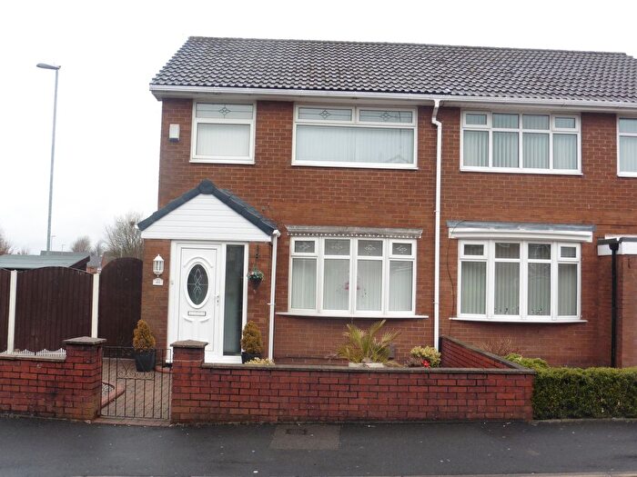 3 Bedroom Semi Detached House To Rent In Swallow Street, Oldham, OL8