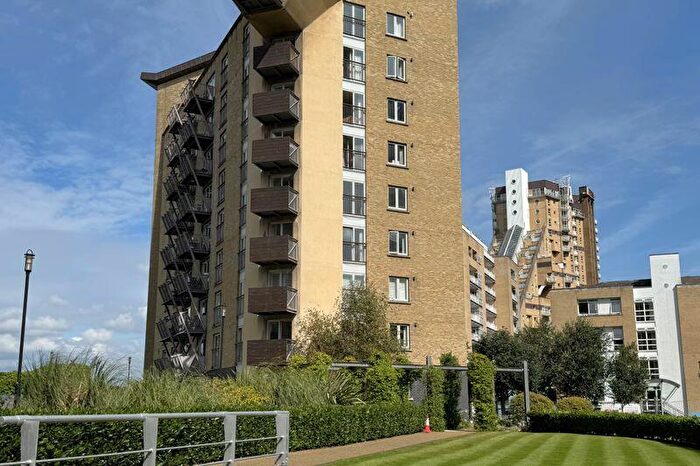 2 Bedroom Flat To Rent In Millennium Harbour, Westferry Road, E14