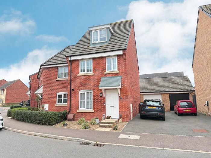 3 Bedroom Semi Detached House For Sale In Mayfly Road, Northampton, NN4