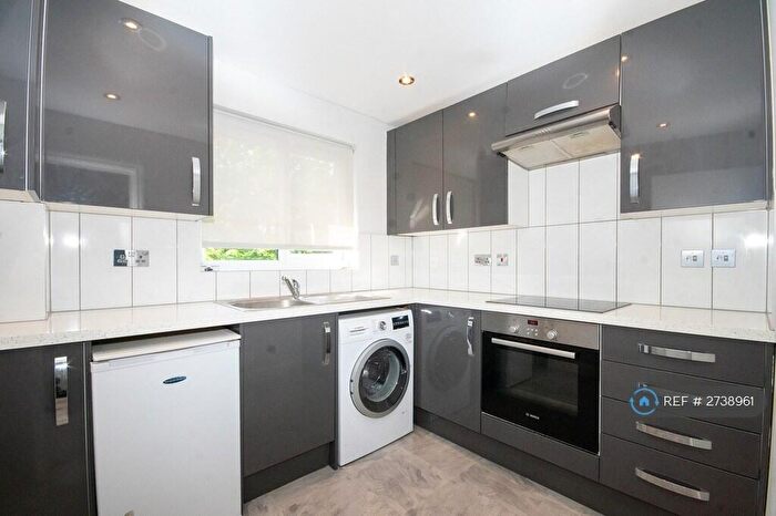 2 Bedroom Flat To Rent In Granville Place, Pinner, HA5