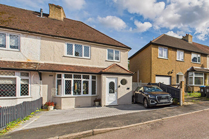 3 Bedroom Semi-Detached House For Sale In Stratford Way, Hemel Hempstead, HP3