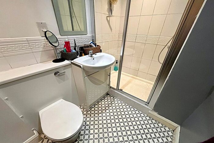 2 Bedroom Apartment For Sale In Withington Road, Whalley Range, M16