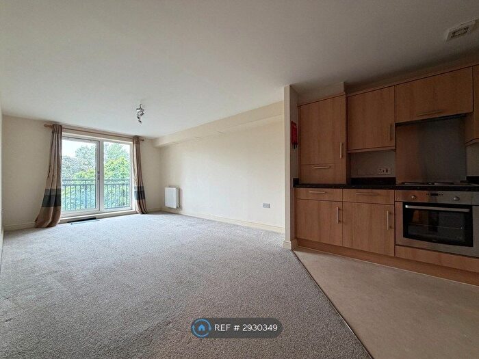 2 Bedroom Flat To Rent In Medway Drive, Tunbridge Wells, TN1