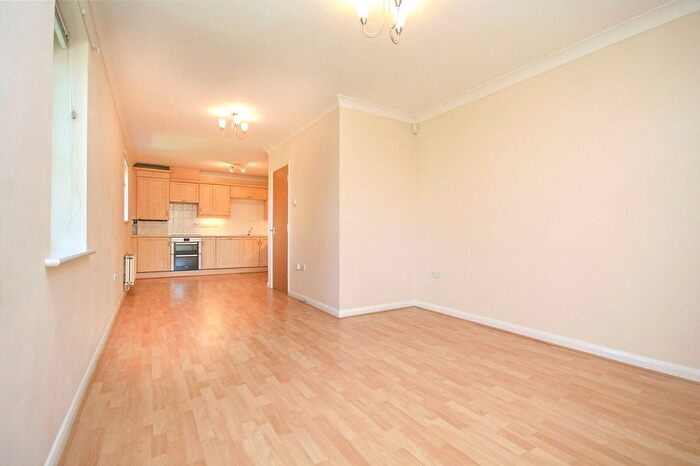 2 Bedroom Flat To Rent In Wade Court, Cheltenham, Glos, GL51