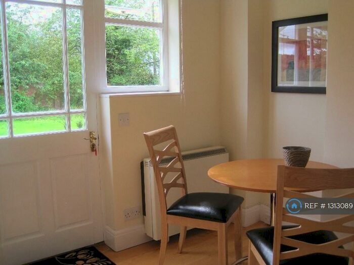 1 Bedroom Flat To Rent In Stratford Road, Alcester, B49