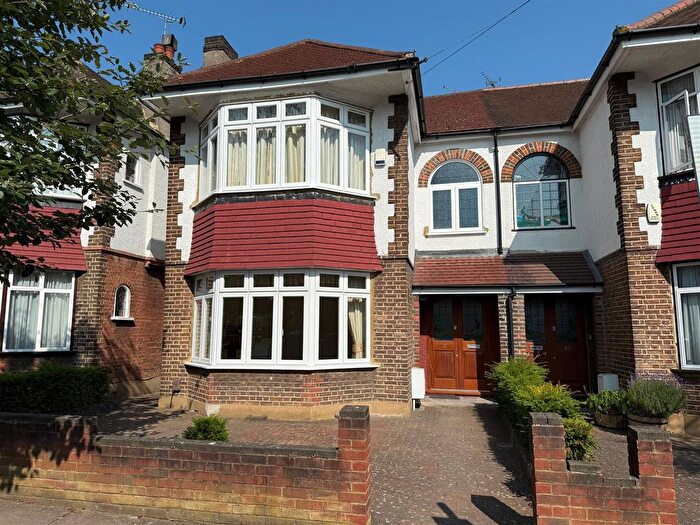 3 Bedroom Semi-Detached House To Rent In Gordon Road, London, N11