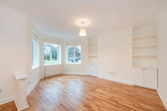 2 Bedroom Flat To Rent In Beresford Court, Park Road, TW1
