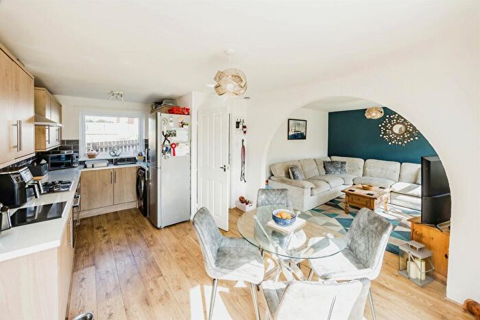 3 Bedroom End Of Terrace House For Sale In Dudley Crescent, Halifax, HX2