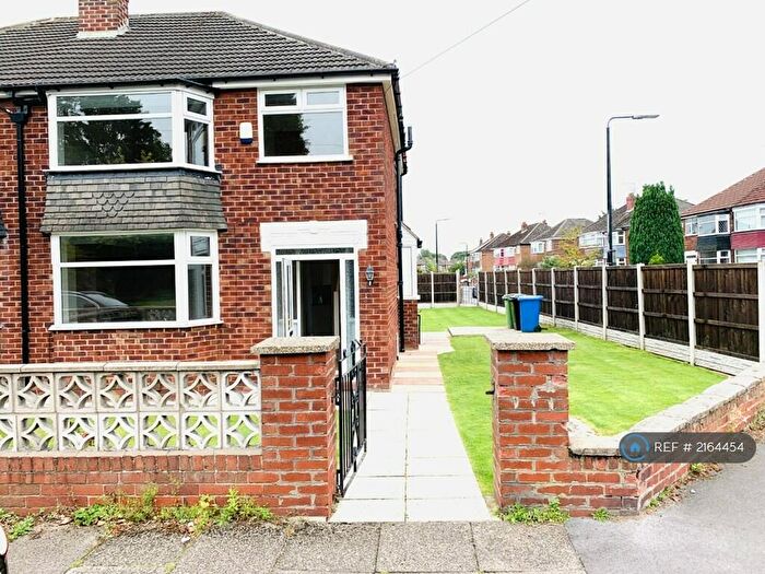 3 Bedroom Flat To Rent In Glencoe Drive, Sale, M33