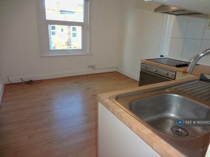2 Bedroom Flat To Rent In Lea Bridge Road, London, E10