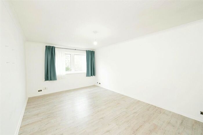 2 Bedroom Flat For Sale In Glebelands Road, Filton, Bristol, Gloucestershire, BS34
