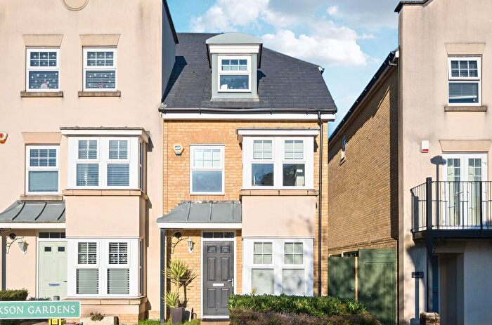 4 Bedroom End Terrace House For Sale In Erickson Gardens, Bromley, BR2