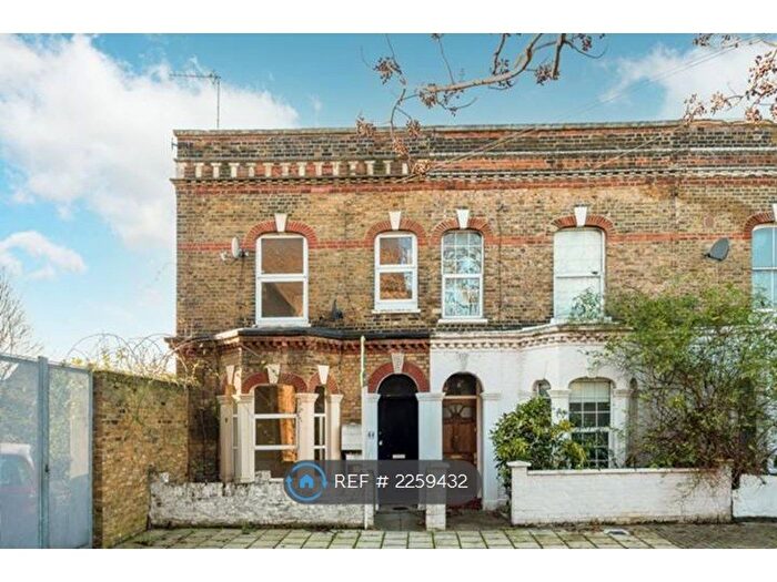 2 Bedroom Flat To Rent In Pulross Road, London, SW9