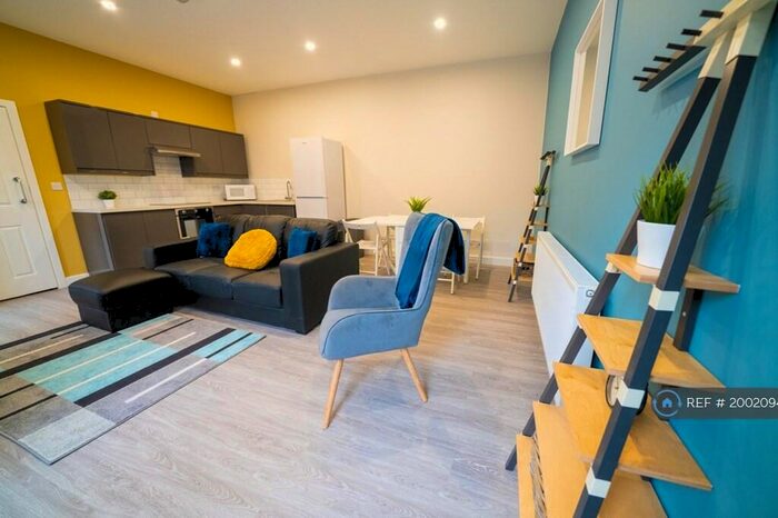 4 Bedroom Flat To Rent In West Street, Sheffield, S1