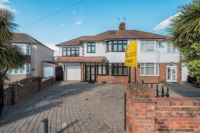 5 Bedroom Semi Detached House For Sale In Sandhurst Road, Bexley, Kent, DA5