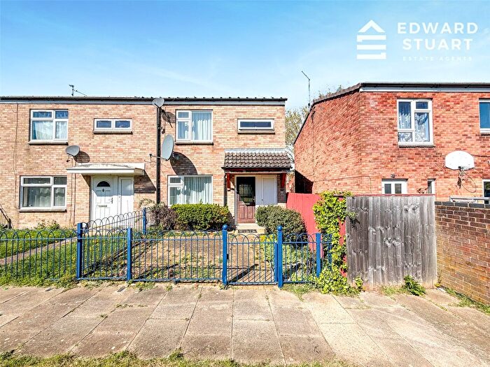 3 Bedroom Semi Detached House For Sale In Branston Rise, Peterborough, Cambridgeshire, PE1