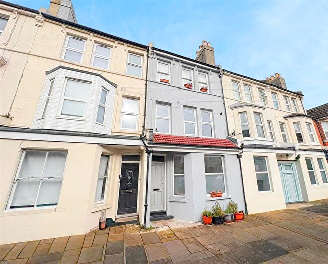 2 Bedroom Flat For Sale In Hughenden Road, Hastings, TN34