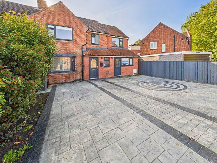 5 Bedroom Semi-detached House To Rent In Cornlands Road, York, YO24