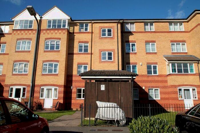 2 Bedroom Flat To Rent In Princes Gate, High Wycombe, HP13