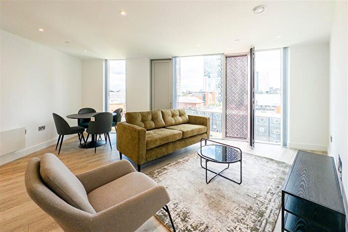 2 Bedroom Apartment To Rent In Thr, M15