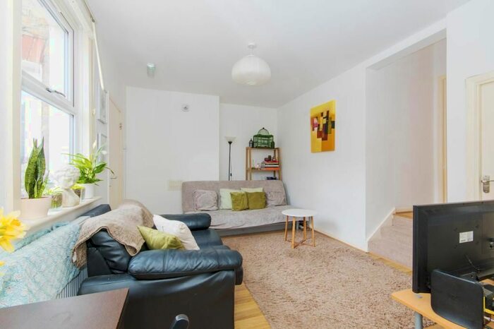 3 Bedroom Flat To Rent In Foulser Road, London, SW17