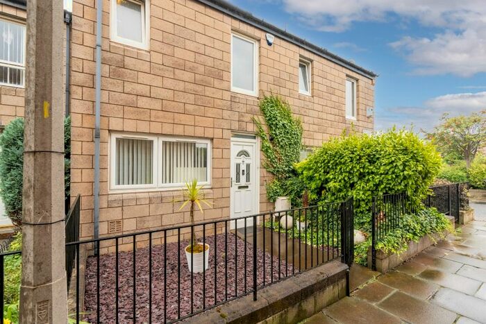 3 Bedroom Semi-Detached House To Rent In Bowling Lane, Leith, Edinburgh, EH6