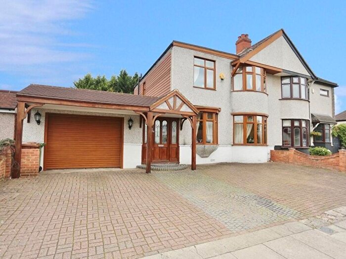 4 Bedroom Semi-Detached House To Rent In Montrose Close Welling, DA16