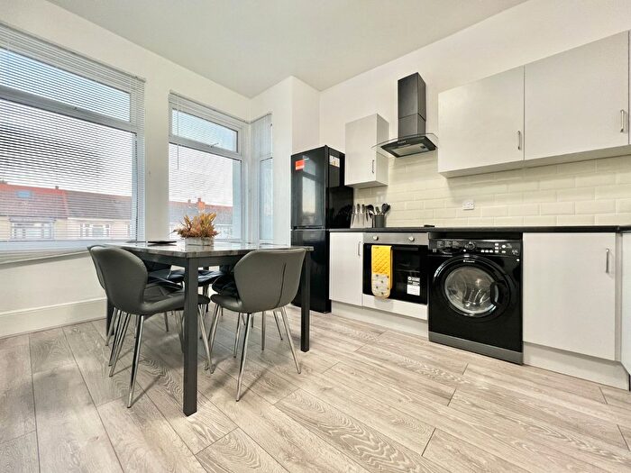 2 Bedroom Flat To Rent In Romford, RM1