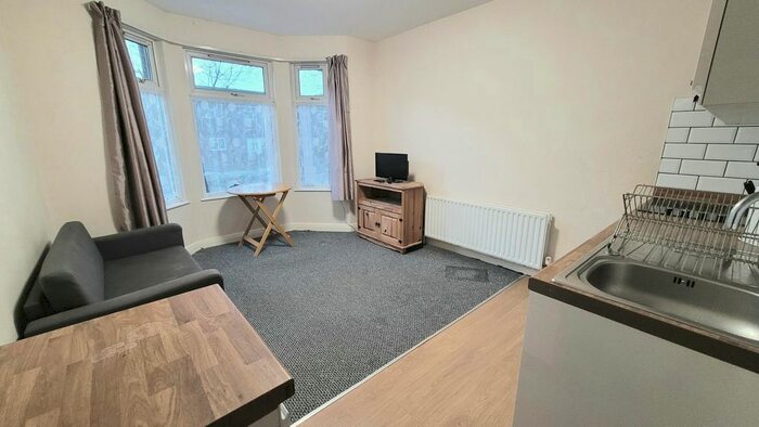 1 Bedroom Flat To Rent In Hagden Lane, Watford WD18