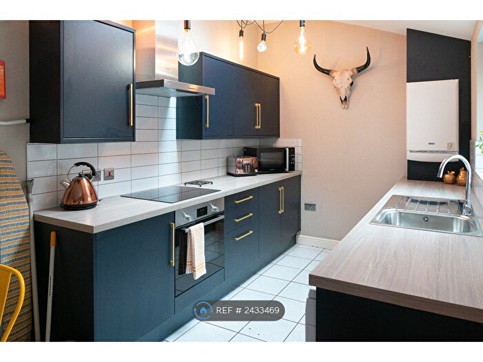 6 Bedroom Terraced House To Rent In Kimbolton Avenue, Nottingham, NG7